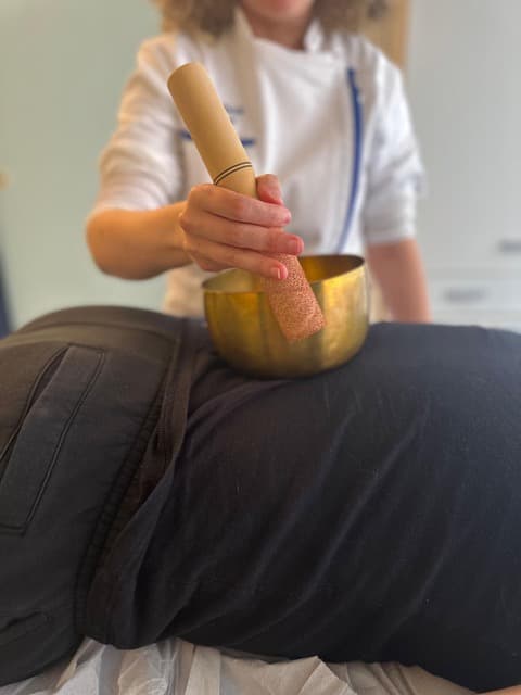 Massaggio sonoro con campane tibetane